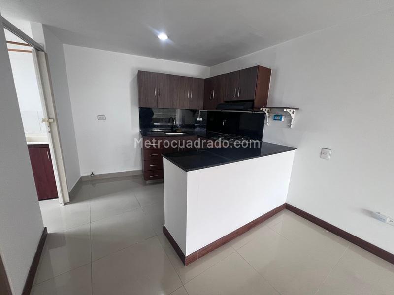 Modern 3BR Apartment with Balcony in Loma Del Indio - 3