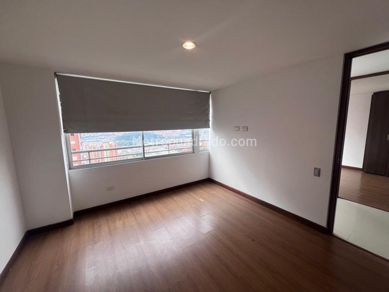 Modern 3BR Apartment with Balcony in Loma Del Indio - 5
