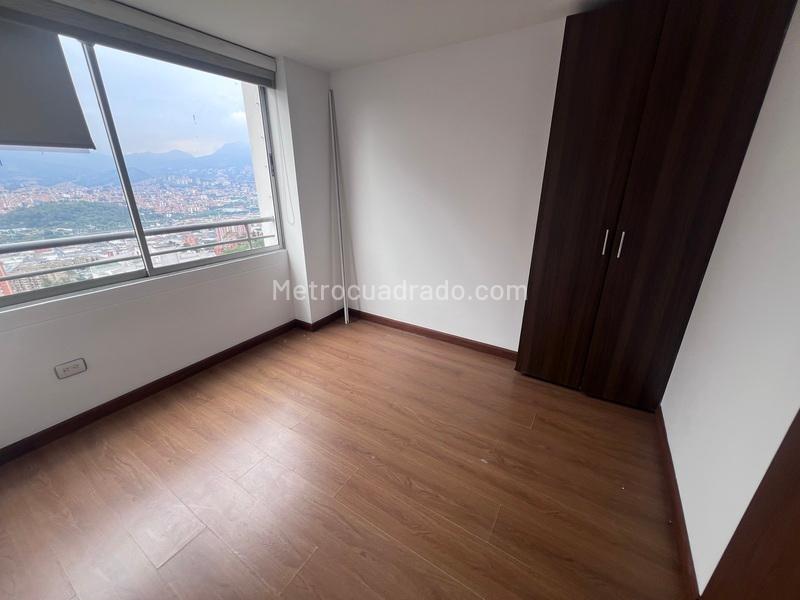 Modern 3BR Apartment with Balcony in Loma Del Indio - 6
