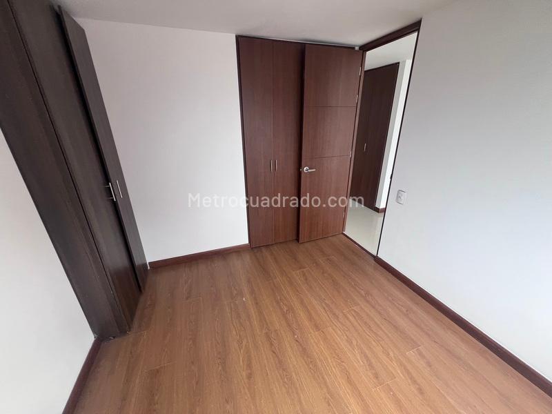 Modern 3BR Apartment with Balcony in Loma Del Indio - 7