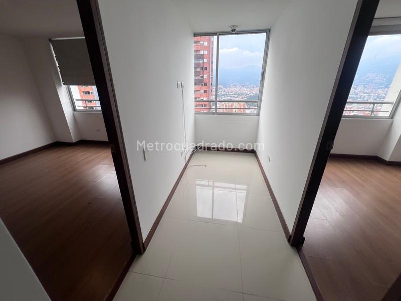Modern 3BR Apartment with Balcony in Loma Del Indio - 9