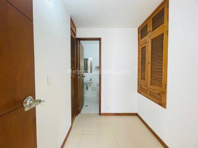 Apartamento en venta en El Poblado, Medellín · foto 12 de 19