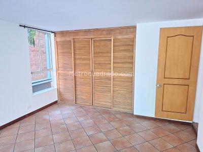 Apartaestudio en venta en El Poblado, Medellín, 78 m² · foto 12 de 20