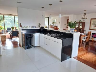 Apartamento de 4 alcobas en venta en Los Balsos, Medellín, 210 m² · foto 10 de 20