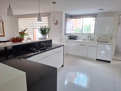 Apartamento de 4 alcobas en venta en Los Balsos, Medellín, 210 m² · foto 9 de 20