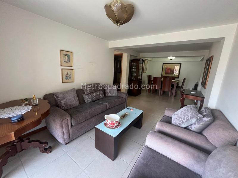 Spacious 4BR Apartment in Belen