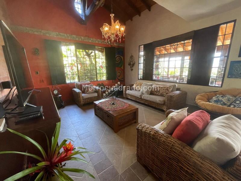 4BR Finca in Otro (2100 m²)