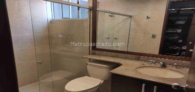 Apartamento de 5 alcobas en arriendo en El Poblado, Medellín, 250 m² · foto 12 de 17