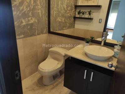 Apartamento de 5 alcobas en arriendo en El Poblado, Medellín, 250 m² · foto 13 de 17