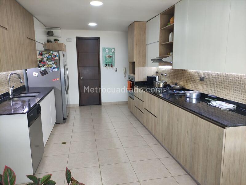 Exclusive 5BR Apartment with Balcony in El Poblado - 2