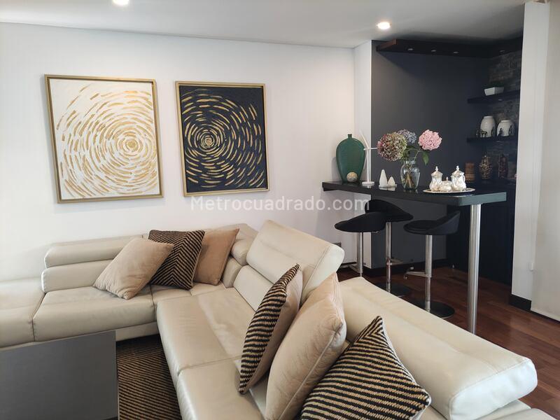 Exclusive 5BR Apartment with Balcony in El Poblado - 6