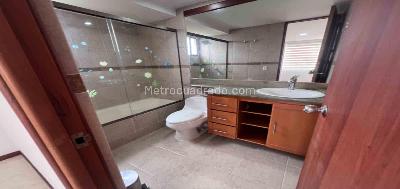Apartamento de 4 alcobas en arriendo en El Poblado, Medellín, 140 m² · foto 19 de 20
