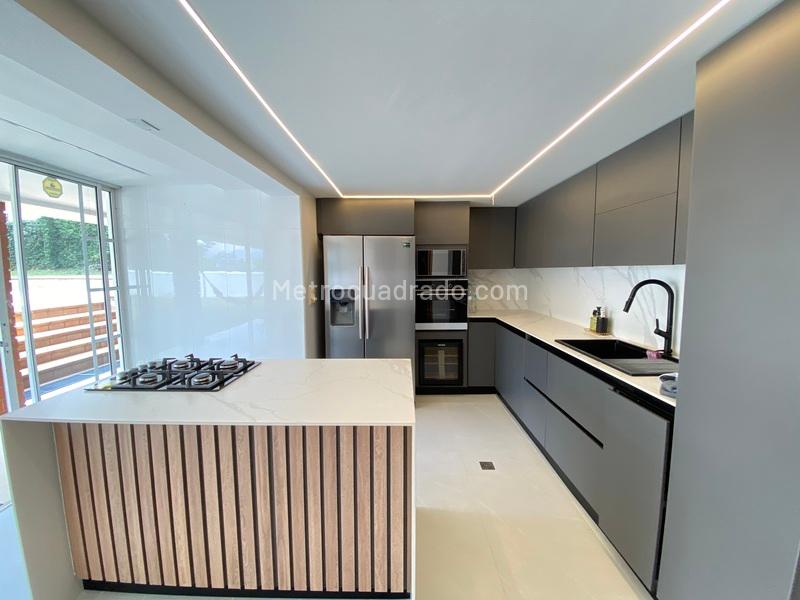 Luxurious 5BR House in El Poblado - 3