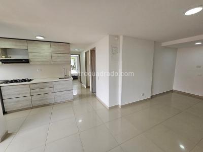 Apartamento de 3 alcobas en arriendo en Castropol, Medellín, 80 m² · foto 2 de 16
