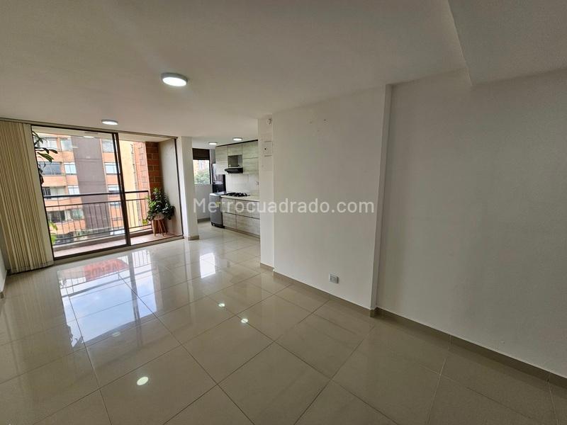Apartamento Moderno de 3 Alcobas con Balcón en Castropol