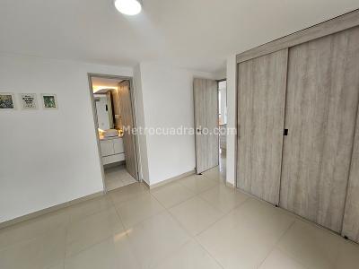 Apartamento de 3 alcobas en arriendo en Castropol, Medellín, 80 m² · foto 9 de 16