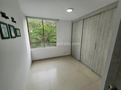 Apartamento de 3 alcobas en arriendo en Castropol, Medellín, 80 m² · foto 10 de 16