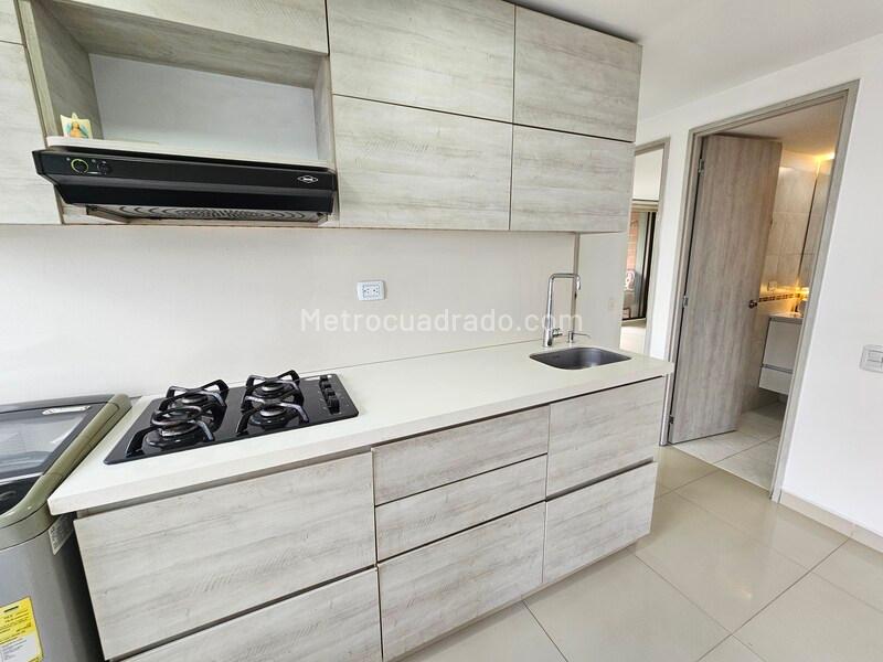 Apartamento Moderno de 3 Alcobas con Balcón en Castropol - 4