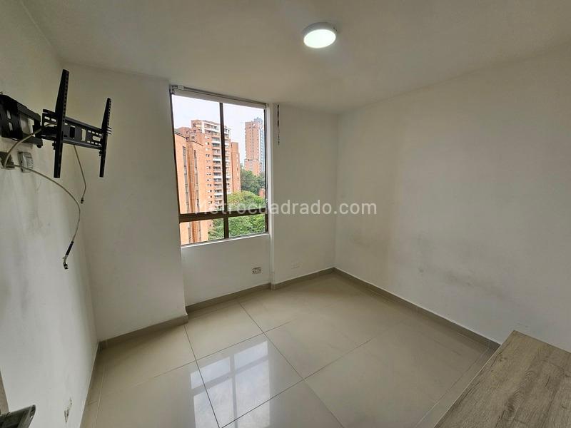Apartamento Moderno de 3 Alcobas con Balcón en Castropol - 6
