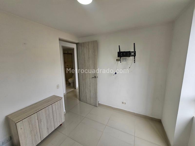 Apartamento Moderno de 3 Alcobas con Balcón en Castropol - 7