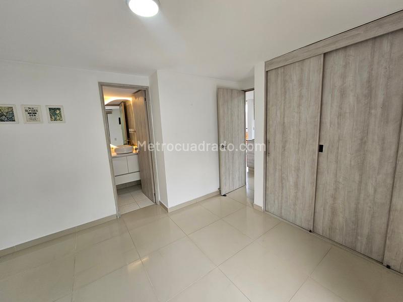 Apartamento Moderno de 3 Alcobas con Balcón en Castropol - 9