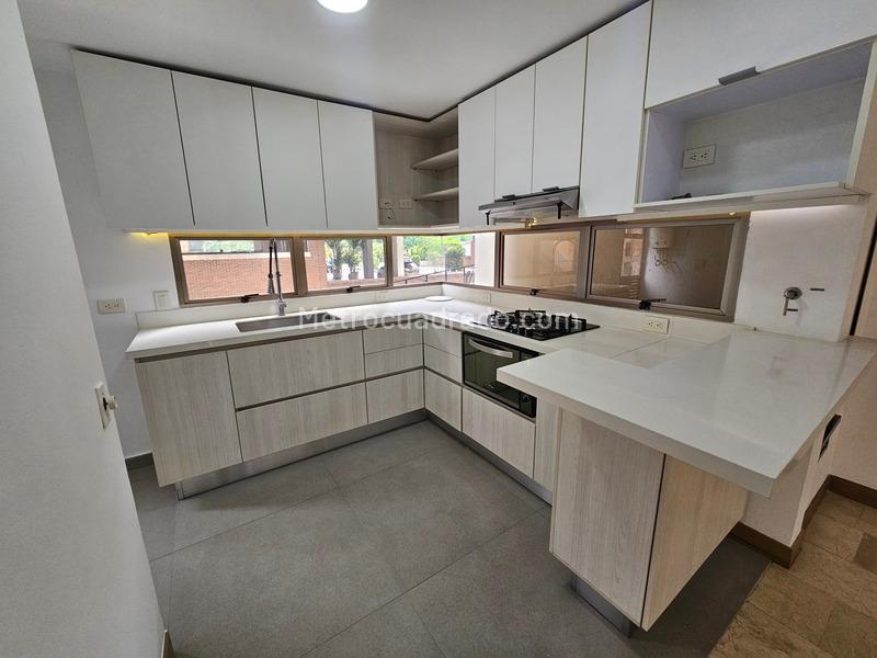 Stylish 2BR Apartment with Balcony in El Poblado - 4