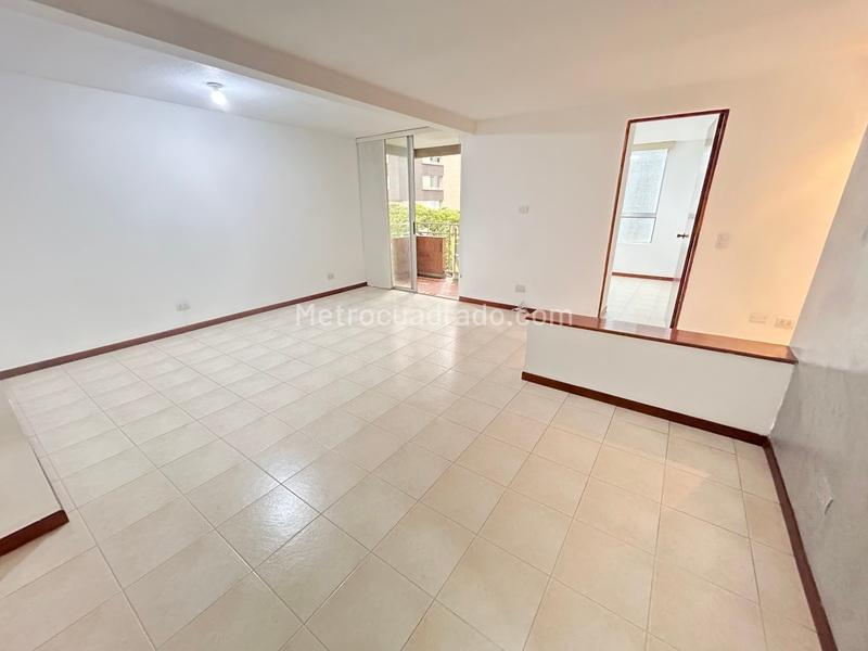 Spacious 3BR Apartment with Balcony in Santa Maria De Los Angeles