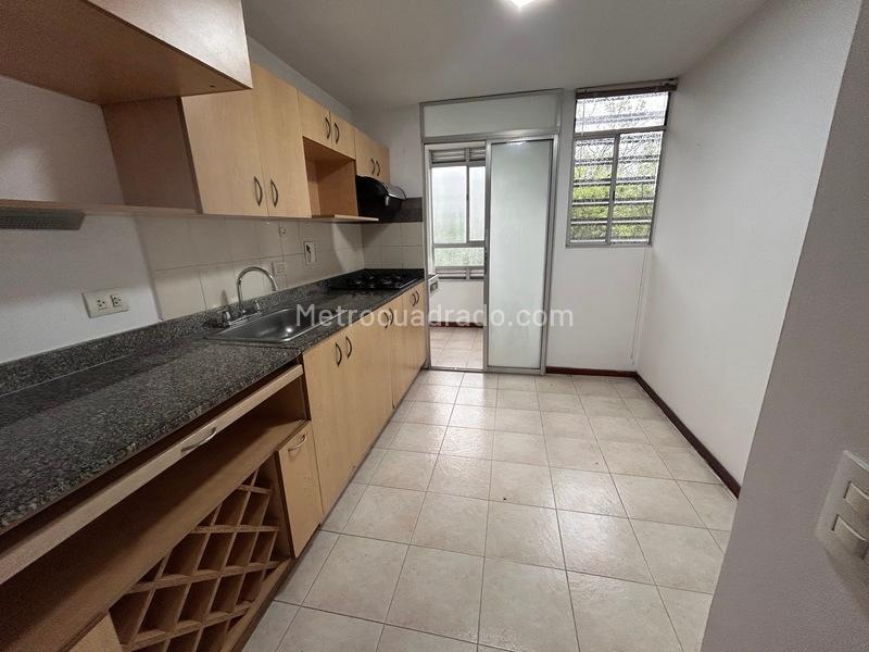 Spacious 3BR Apartment with Balcony in Santa Maria De Los Angeles - 4