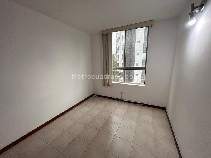 Spacious 3BR Apartment with Balcony in Santa Maria De Los Angeles - 6