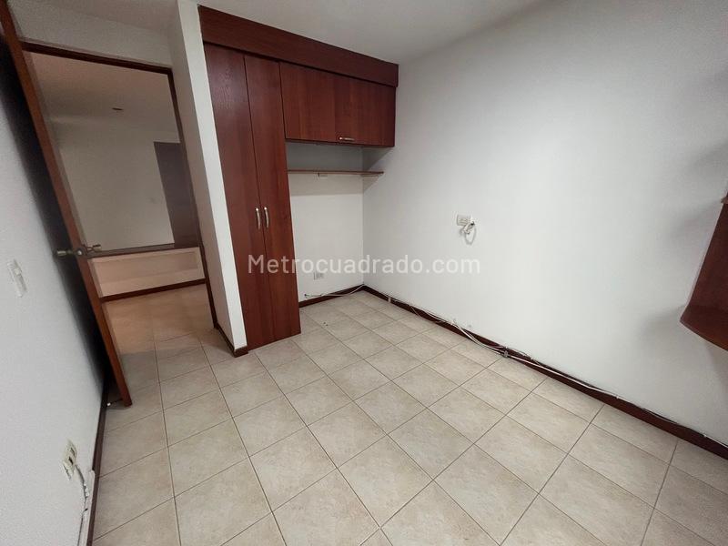 Spacious 3BR Apartment with Balcony in Santa Maria De Los Angeles - 7