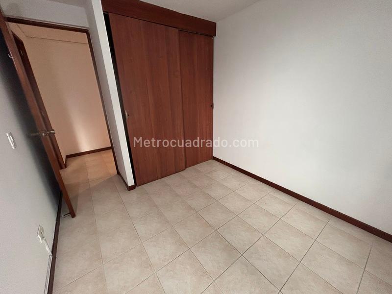 Spacious 3BR Apartment with Balcony in Santa Maria De Los Angeles - 8