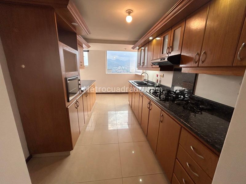 Apartamento Dúplex de 3 Alcobas en Santa Fe, El Poblado - 3