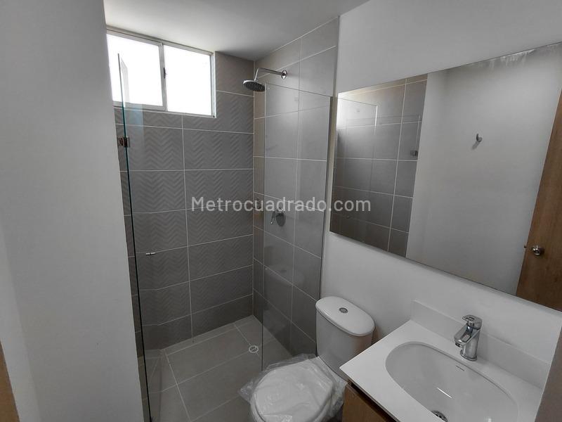 Modern 2BR Apartment in Guayabal - 9