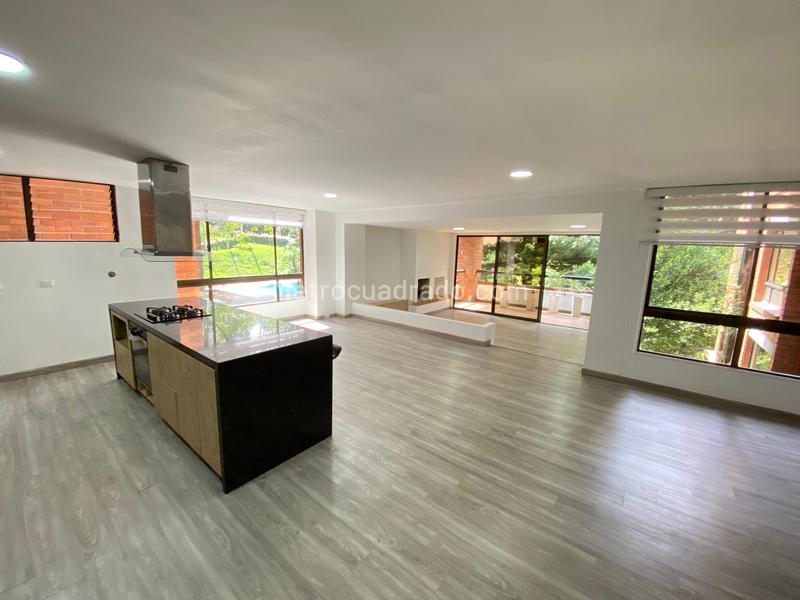 Apartamento Amplio de 4 Alcobas en El Poblado - 2