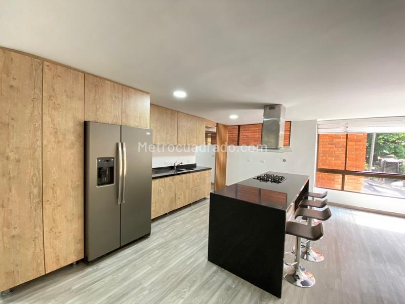 Apartamento Amplio de 4 Alcobas en El Poblado - 5