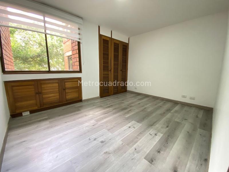 Apartamento Amplio de 4 Alcobas en El Poblado - 9