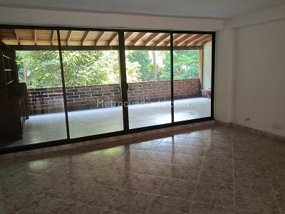 Apartamento de 2 alcobas en arriendo en El Poblado, Medellín, 175 m² · foto 2 de 14