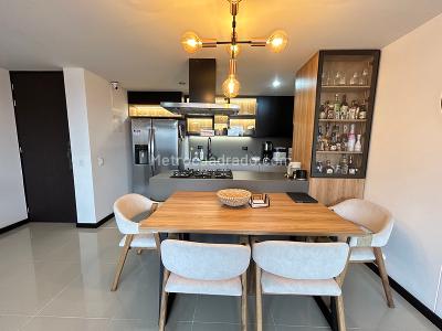 Apartamento de 3 alcobas en arriendo en Loma De Las Brujas, Envigado, 116 m² · foto 2 de 13