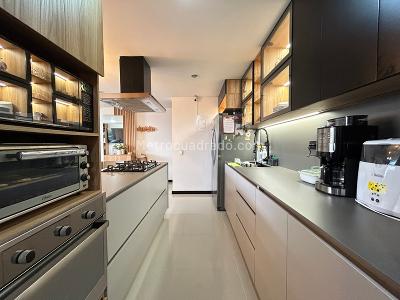 Apartamento de 3 alcobas en arriendo en Loma De Las Brujas, Envigado, 116 m² · foto 3 de 13