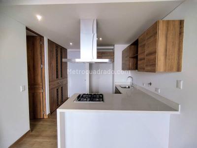 Apartaestudio en arriendo en El Poblado, Medellín, 52 m² · foto 4 de 20