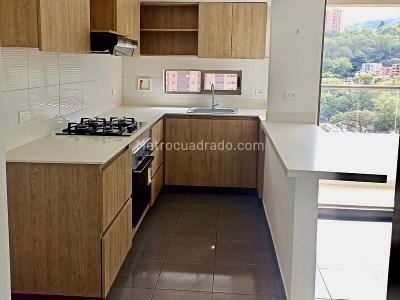 Apartamento de 3 alcobas en venta en Santana, Bello, 54 m² · foto 2 de 6