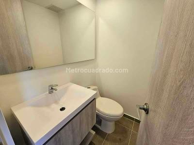Apartamento de 2 alcobas en arriendo en El Poblado, Medellín, 95 m² · foto 10 de 14