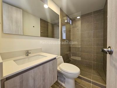 Apartamento de 2 alcobas en arriendo en El Poblado, Medellín, 95 m² · foto 11 de 14