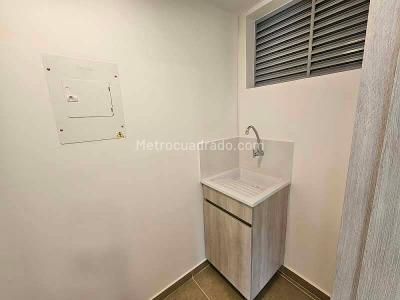 Apartamento de 2 alcobas en arriendo en El Poblado, Medellín, 95 m² · foto 13 de 14