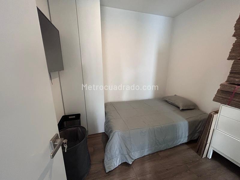 Apartamento Amplio de 3 Alcobas con Balcón Privado en Los Balsos - 7