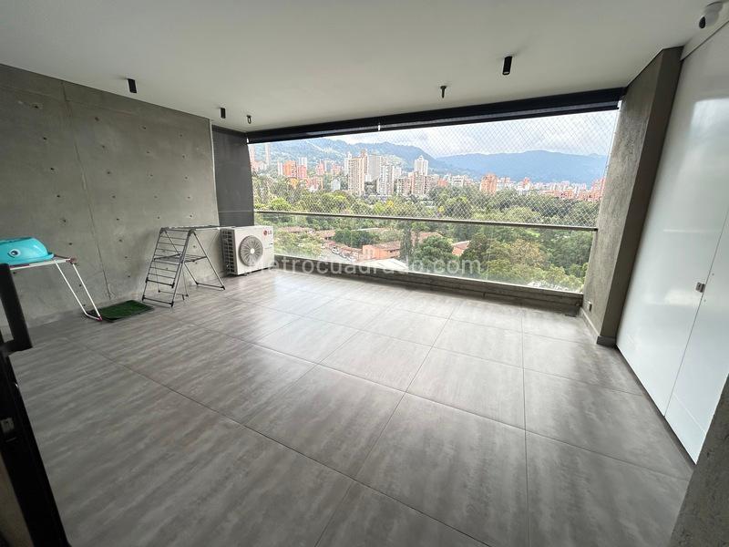 Apartamento Amplio de 3 Alcobas con Balcón Privado en Los Balsos - 8