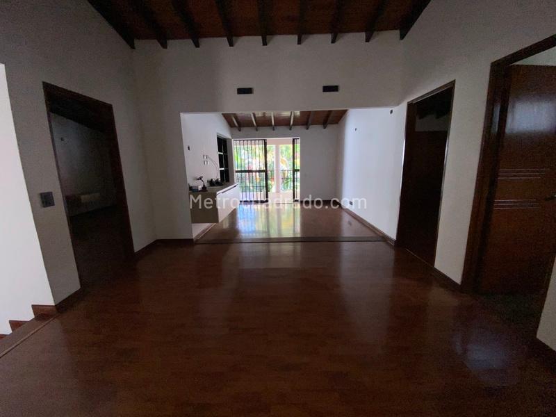 Casa Amplia de 3 Alcobas con Jardín en Conquistadores