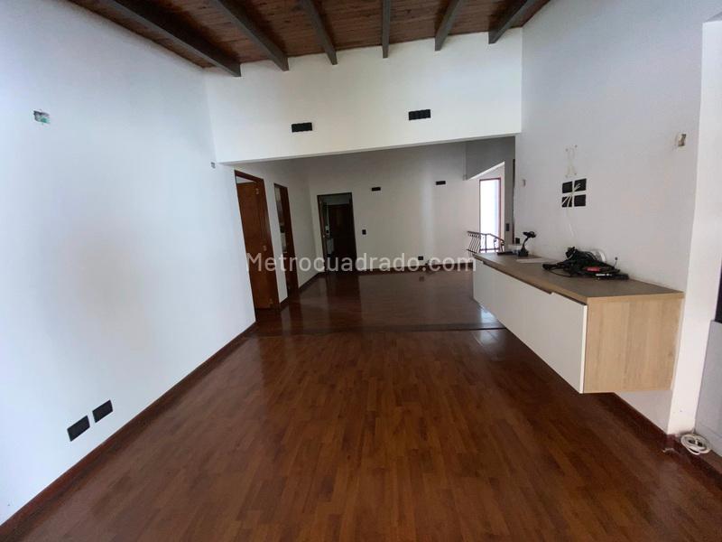 Casa Amplia de 3 Alcobas con Jardín en Conquistadores - 2