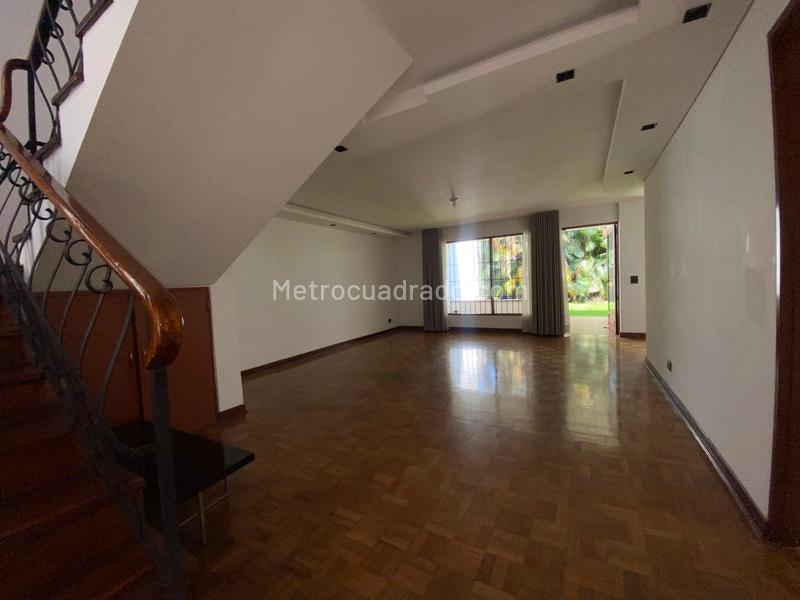 Casa Amplia de 3 Alcobas con Jardín en Conquistadores - 3