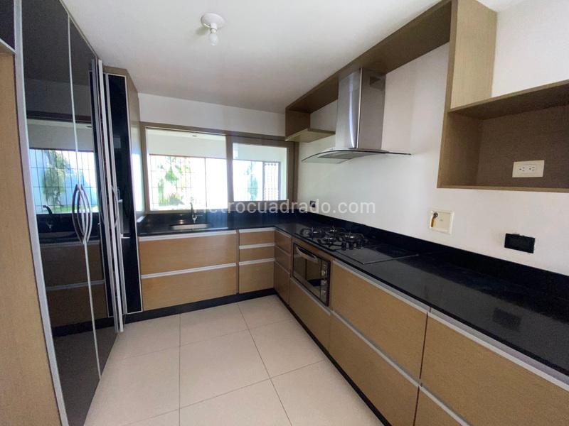 Casa Amplia de 3 Alcobas con Jardín en Conquistadores - 6